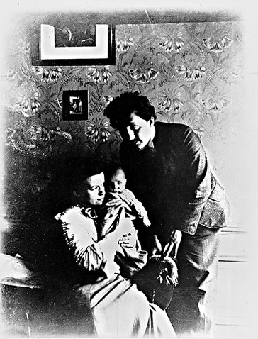 image title: Einstein with wife Mileva and son Hans Albert
